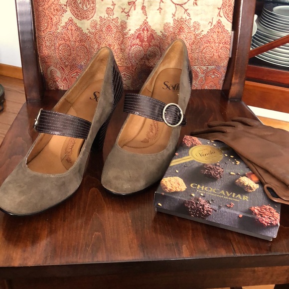 Söfft Suede and Patent Leather Mary Jane style Pumps - Picture 10 of 12